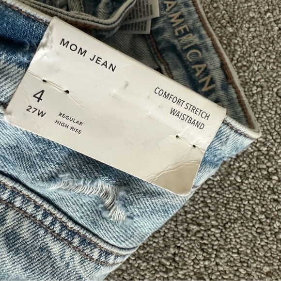 American Eagle Comfort Stretch‎ Waistband Mom Jean Light Destroy Wash Size 4 - Picture 3 of 8